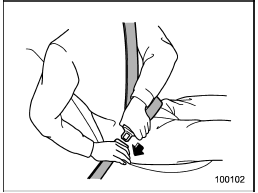 3. Insert the tongue plate into the buckle until you hear a click.