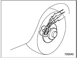 The right front disc brake and the right rear disc brake have audible wear indicators on the brake pads. If the brake pads wear close to their service limit, the wear indicator makes a very audible scraping noise when the brake pedal is applied.