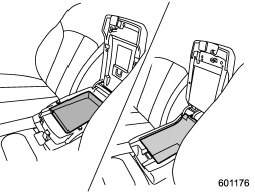 The center console box has a two-layer structure consisting of an upper compartment