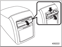 The rear ashtray is located on the upper side of the back of the center console. To open the ashtray, pull the upper edge of the lid.