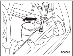 2. Use a screwdriver to remove the secured clip of the washer tank. To make it easy to access the bulb, move the washer tank to the horizontal direction (left-hand side).