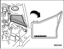 2. Pull any one spare fuse out of the spare fuse holder in the engine compartment.