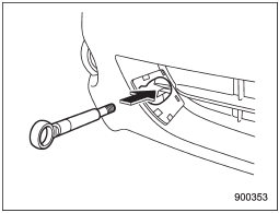 3. Screw the towing hook into the thread hole until its thread can no longer be seen.